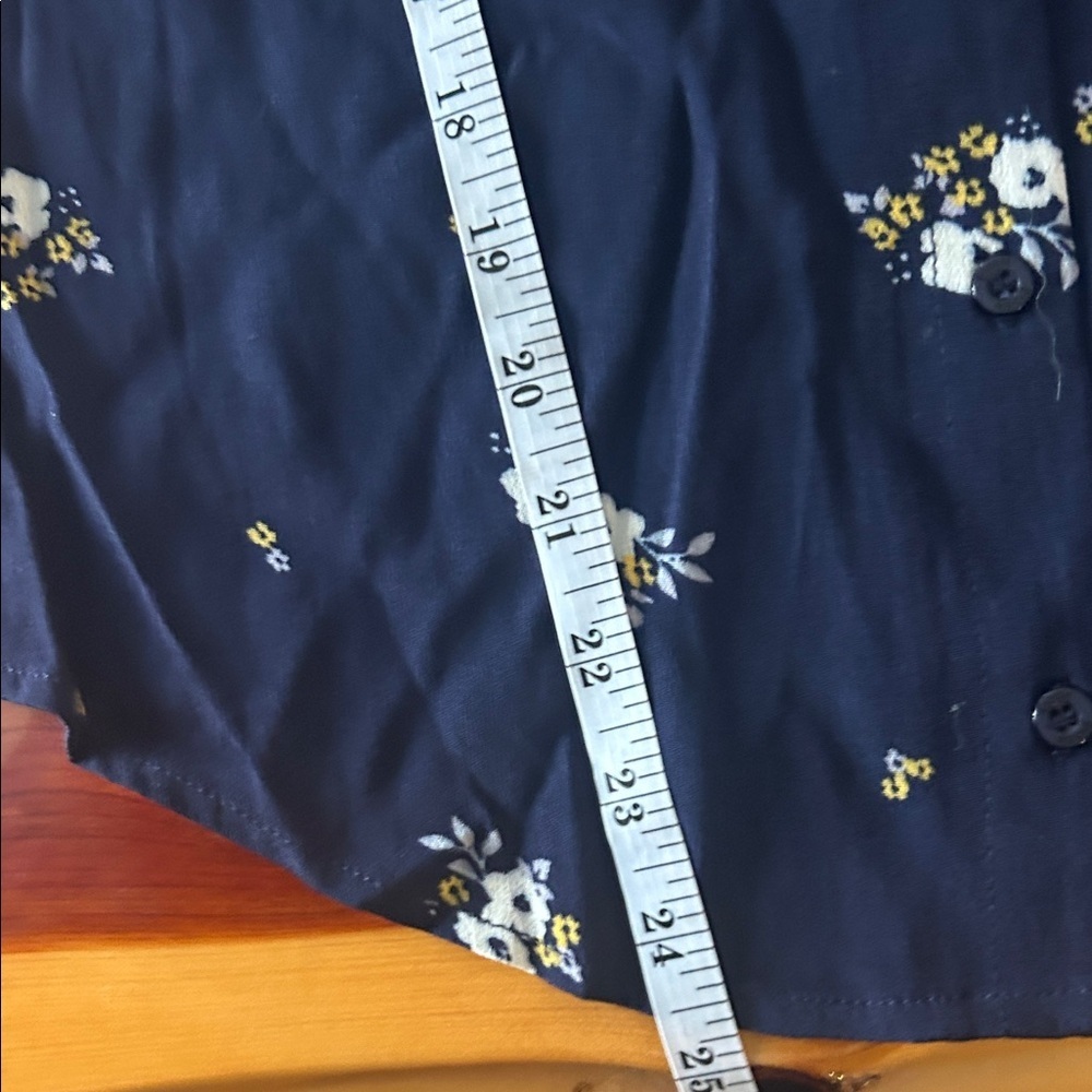 Navy Floral Blouse size medium - Picture 7 of 7